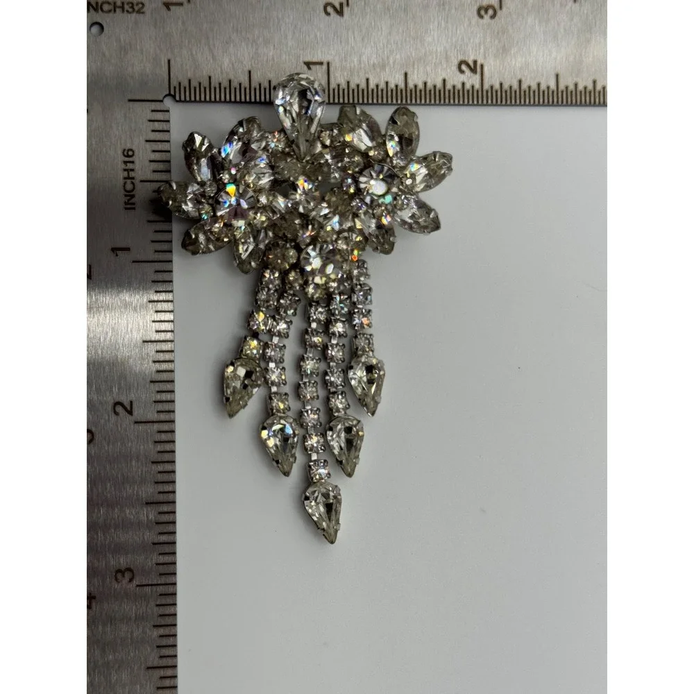 Vintage Clear Rhinestone Flower Dangle Brooch‎ Pin Silver Tone Unsigned